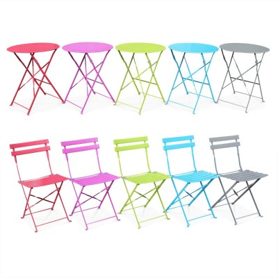 chaises et tables métal de couleur